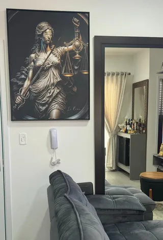 Quadro Deusa da Justiça na casa de Antonio