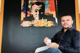 Quadro INVENCÍVEL na casa de Rafael Marques