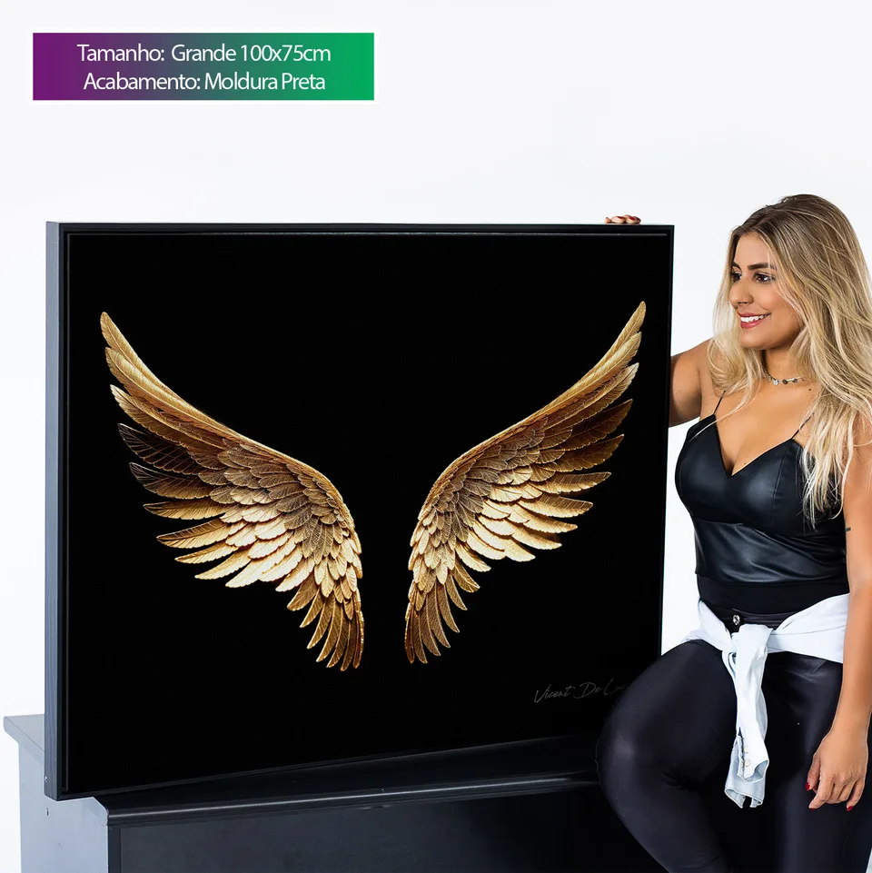 Quadro Asas Douradas fundo branco com modelo ao lado