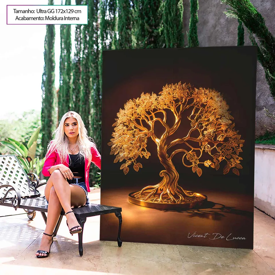 Quadro Árvore da Vida de Ouro ao lado de uma pessoa, para mostrar o tamanho