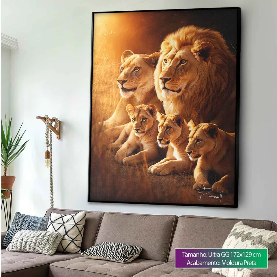 Quadro Família de Leões - 3 Filhotes com moldura preta acima do sofá
