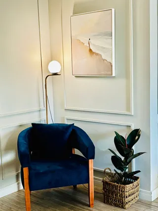 Quadro O Caminhar de Jesus - Coleção Minimalista na casa de Mônica Arantes