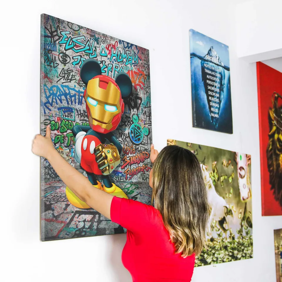 Quadro Máscara de Ferro — Moldura Interna, Médio 64x48