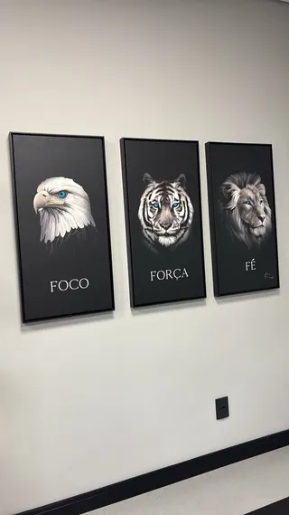 Quadro Foco, Força e Fé 3 Peças na casa de André Carvalho