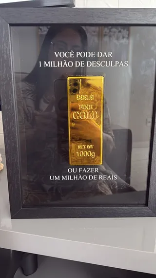 The Golden Bar of Abundance na casa de Roberta Capobiango