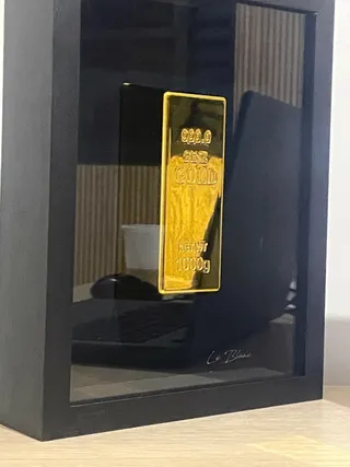 The Golden Bar of Abundance na casa de Guilherme Teixeira Martins