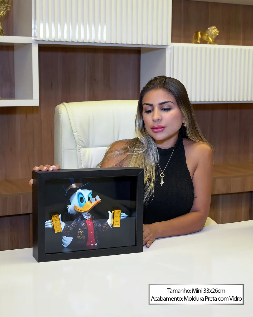 Quadro The Duck's Golden Bars em escritório com modelo