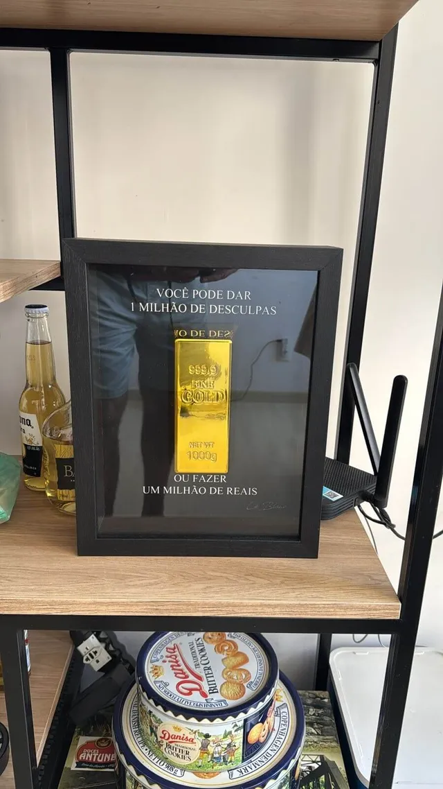The Golden Bar of Prosperity na casa de Lucas Oliveira