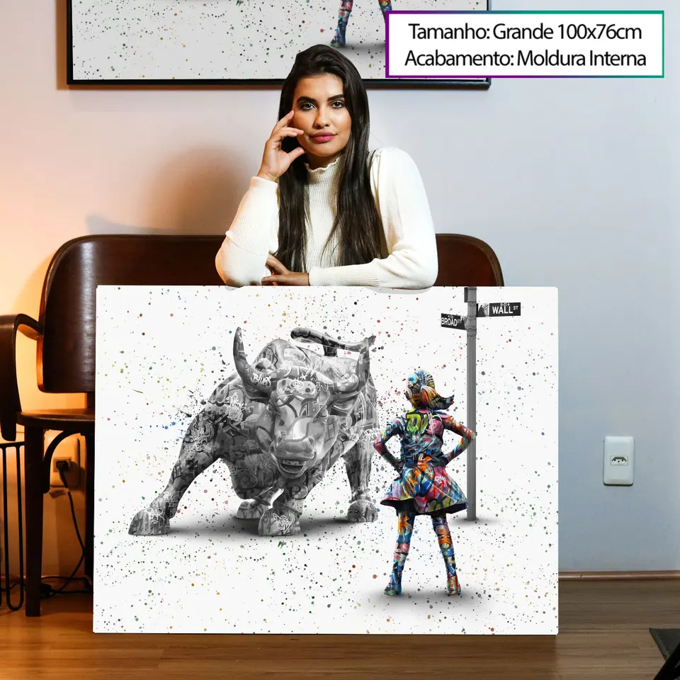 Quadro decorativo com touro de Wall Street e menina olhando para ele. Menina destemida grafite craig