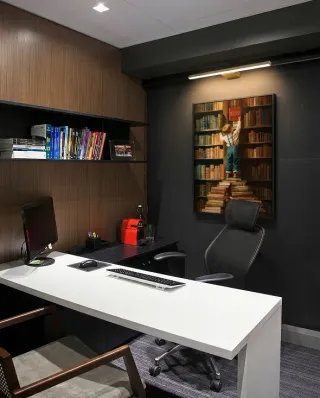 Quadro Crescendo com Sucesso na casa de Guilherme
