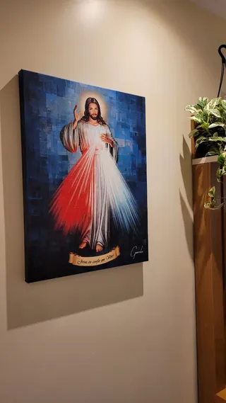 Quadro Jesus Misericordioso Grid Art na casa de Gleici Fêo