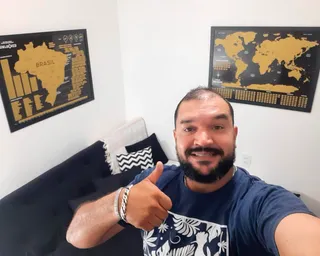 Mapa Mundi de Raspar Unlocked na casa de Marcus Troncoso