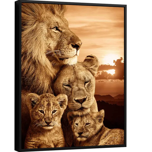 Quadro Família de Leões Colorido. Leão junto com leoa e dois filhotes.