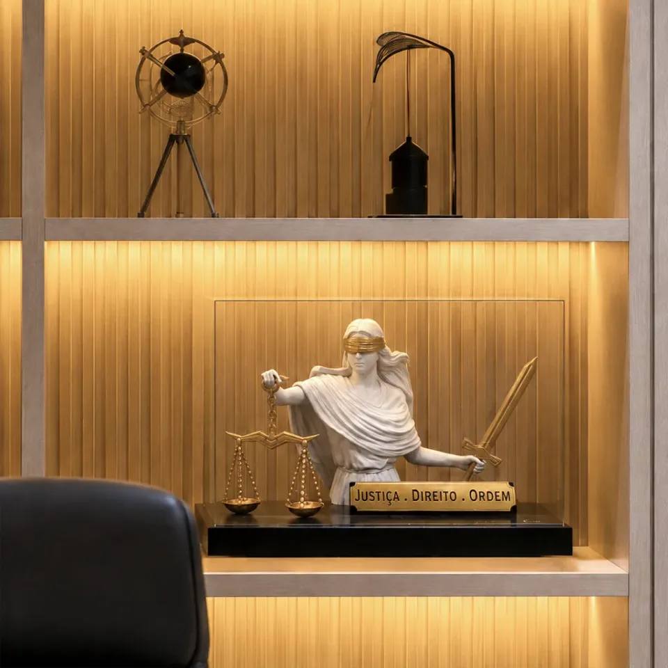 Deusa Themis Scultura para escritório, de Le Roux — foto 4