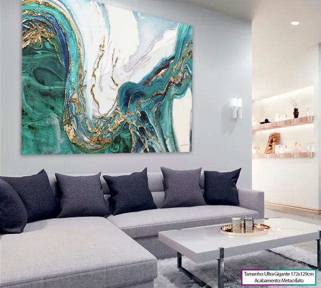 Quadro Mármore Virente acima de sofá em sala de tons frios