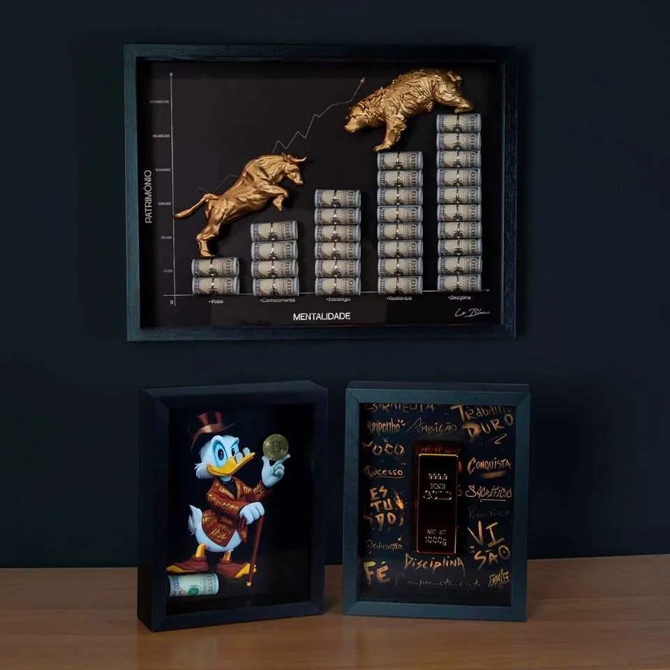 the golden financial chart — composição central com animais e colunas de dinheiro