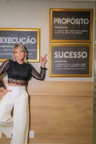 Quadro EXECUÇÃO na casa de Paloma Ramos