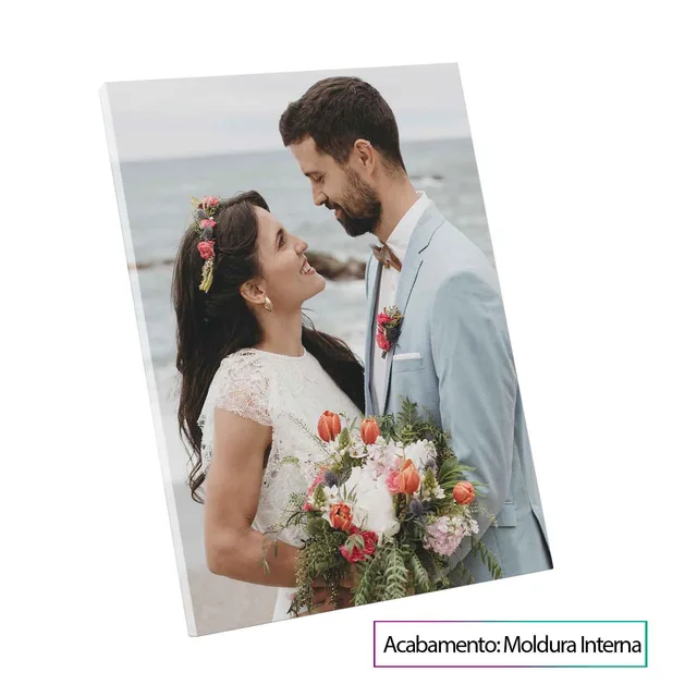Quadro Personalizado Vertical com foto de casal e acabamento em moldura