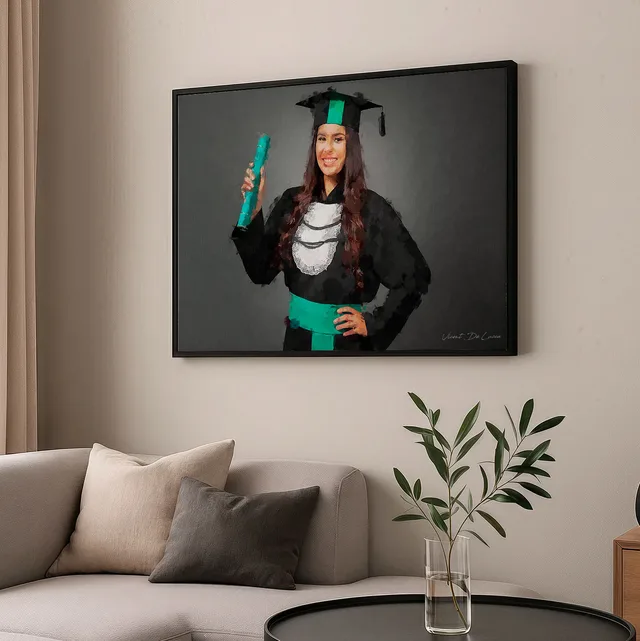 Retrato de formatura em pintura acima de sofá claro