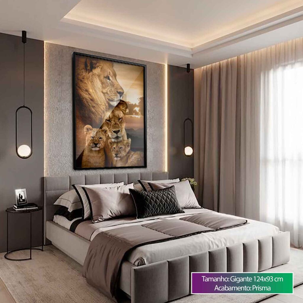 Quadro decorativo Família de Leões colorido na parede de um quarto com cama de casal ao centro